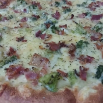 Pizza Brócolis com Bacon